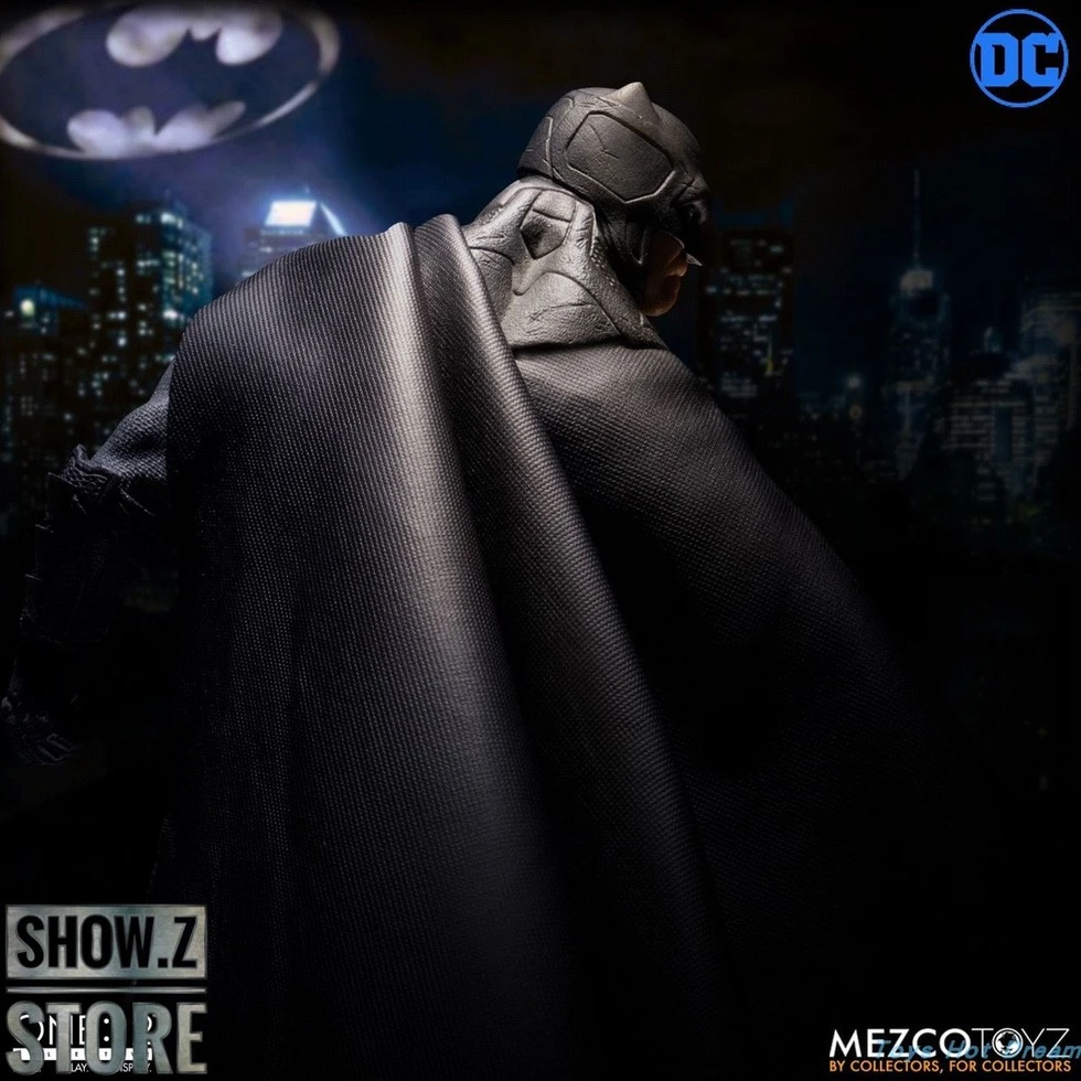 MEZCO Toyz DC Comics One:12 Collective Batman: Supreme Knight 5 MEZCO Toyz DC Comics One:12 Collective Batman: Supreme Knight - Image 5