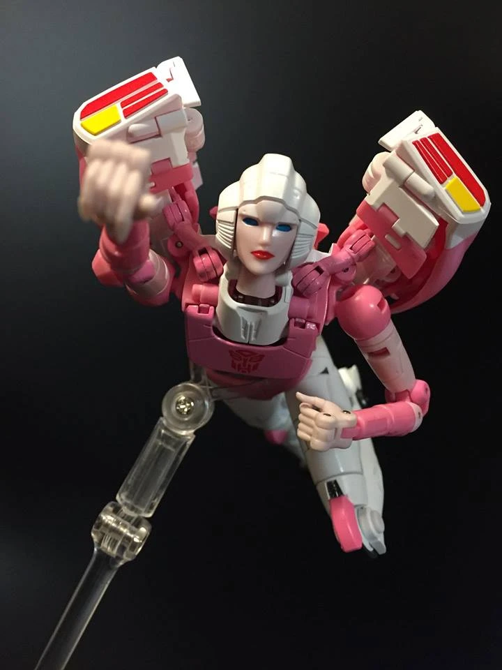 Fanstoys FT-24 Rouge Arcee 2 Fanstoys FT-24 Rouge Arcee - Image 2